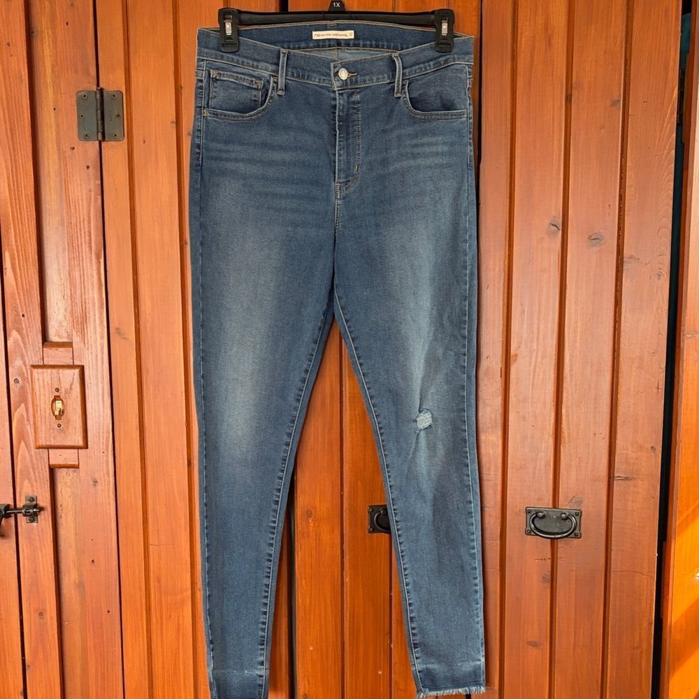 Women's Levi’s 720 high rise super skinny Blue Jeans Sz. 32/32. WJ